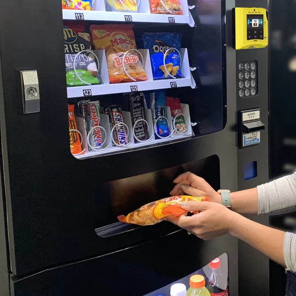 Seaga SM2300 Snack and Soda Combo Machine - Image 4